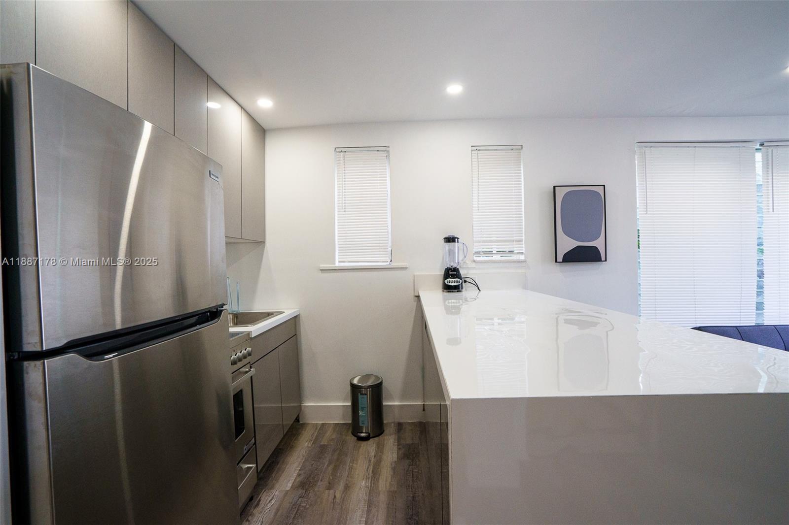   /   sq. ft. $ 2025-09-30 0 Photo