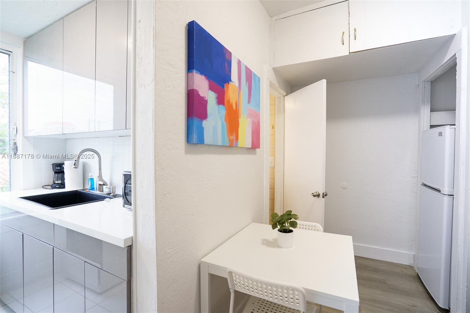   /   sq. ft. $ 2025-09-30 0 Photo