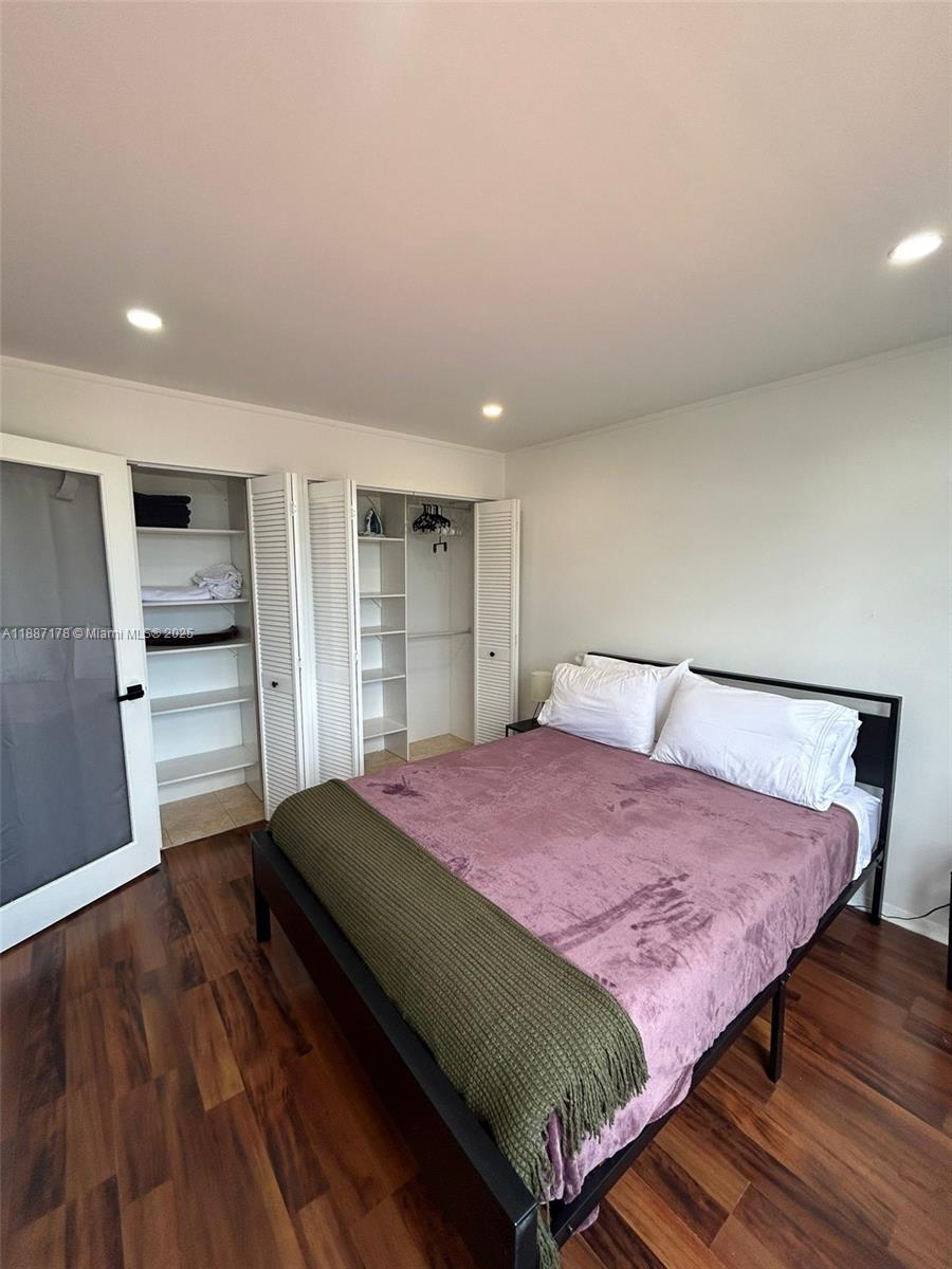   /   sq. ft. $ 2025-09-30 0 Photo