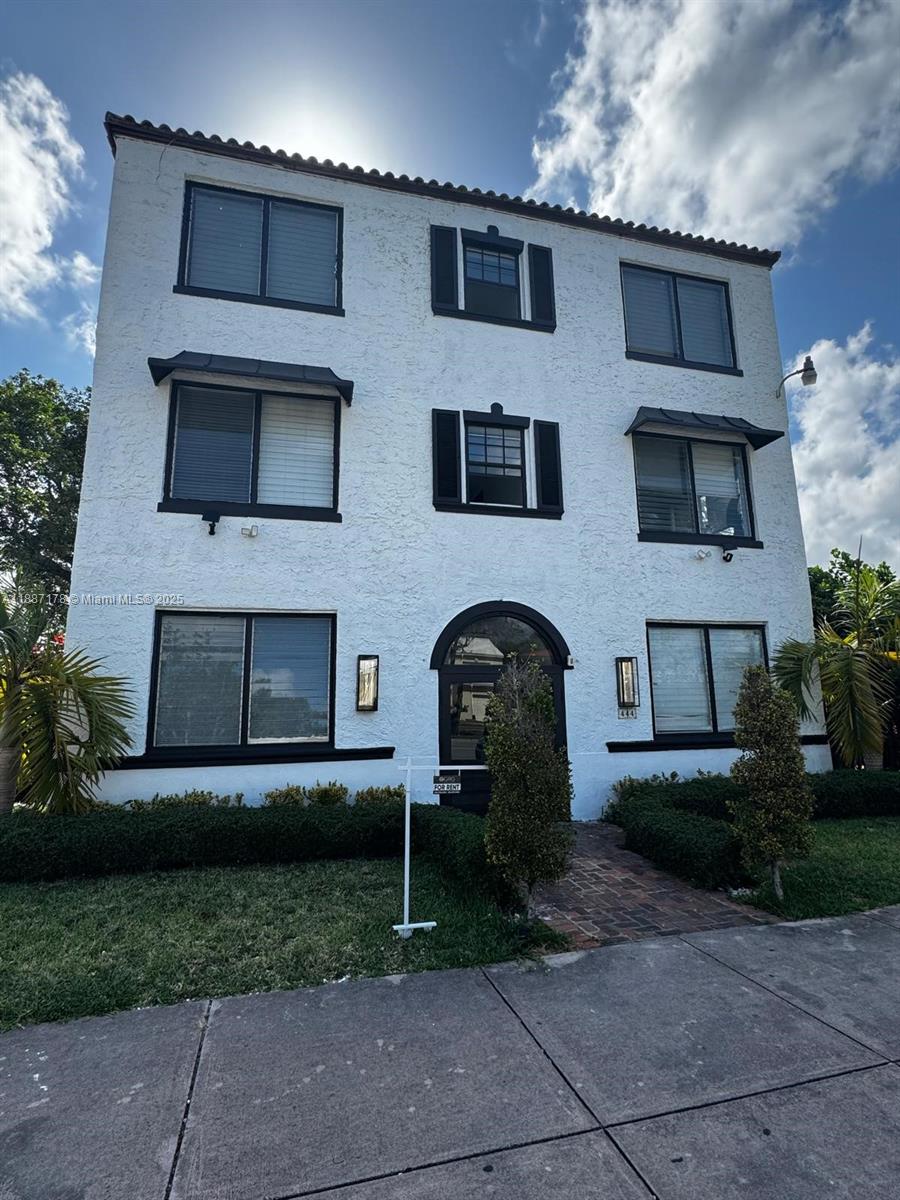   /   sq. ft. $ 2025-09-30 0 Photo