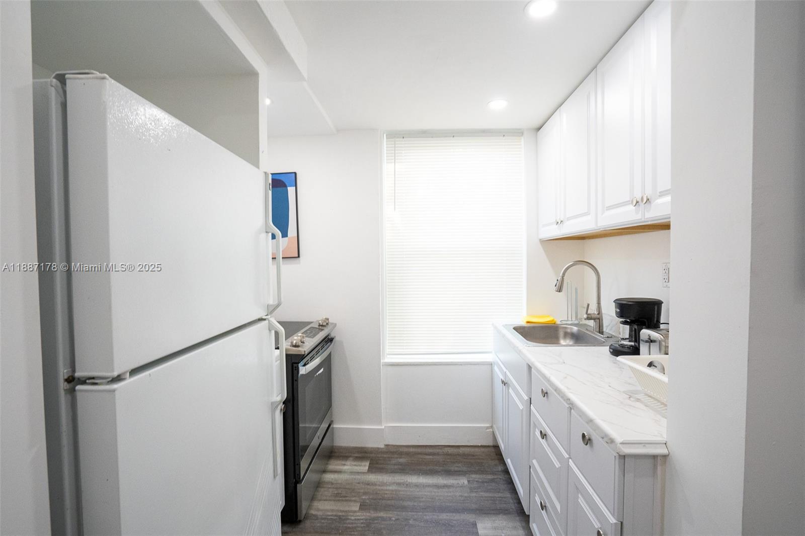   /   sq. ft. $ 2025-09-30 0 Photo