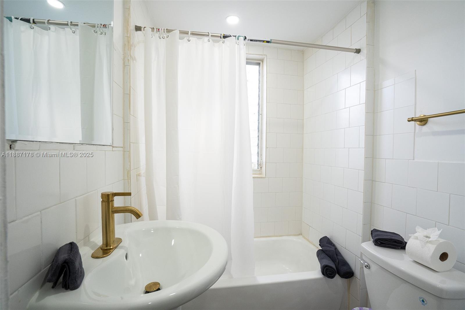  /   sq. ft. $ 2025-09-30 0 Photo