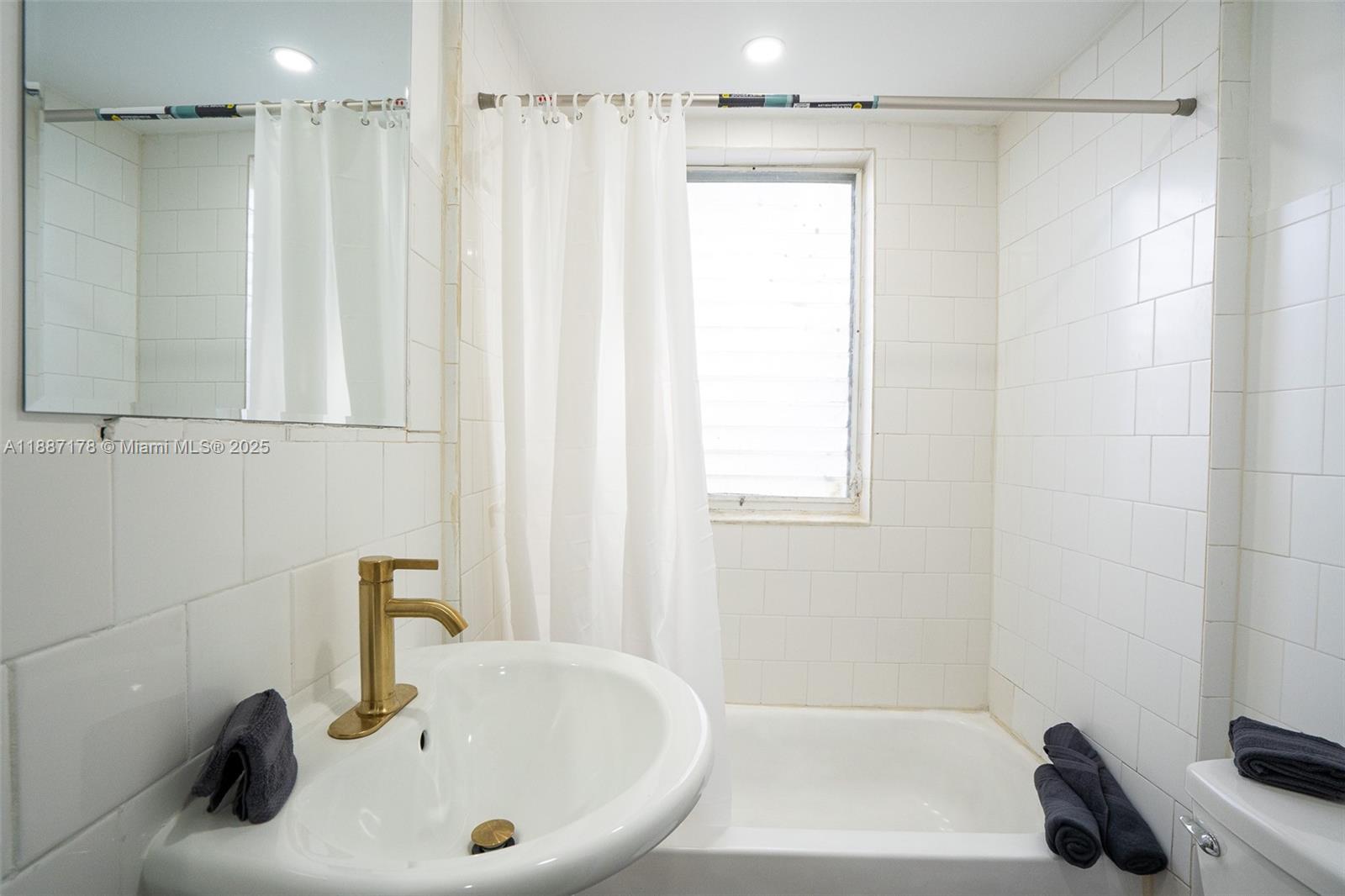   /   sq. ft. $ 2025-09-30 0 Photo