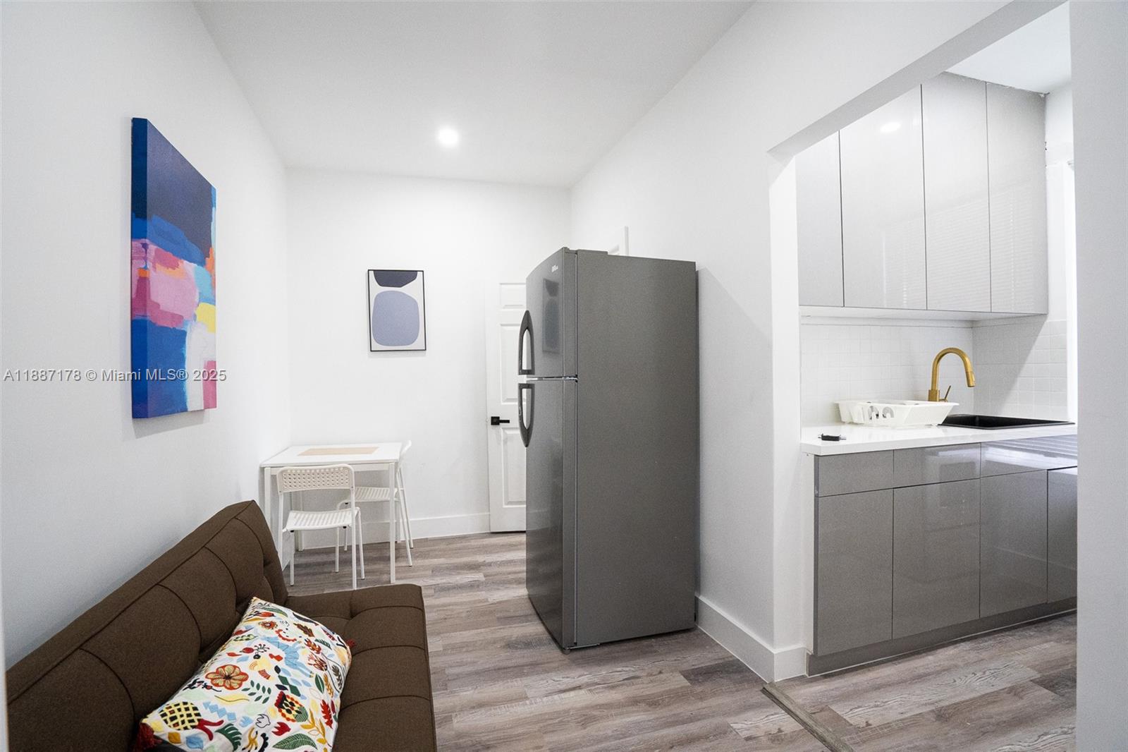   /   sq. ft. $ 2025-09-30 0 Photo