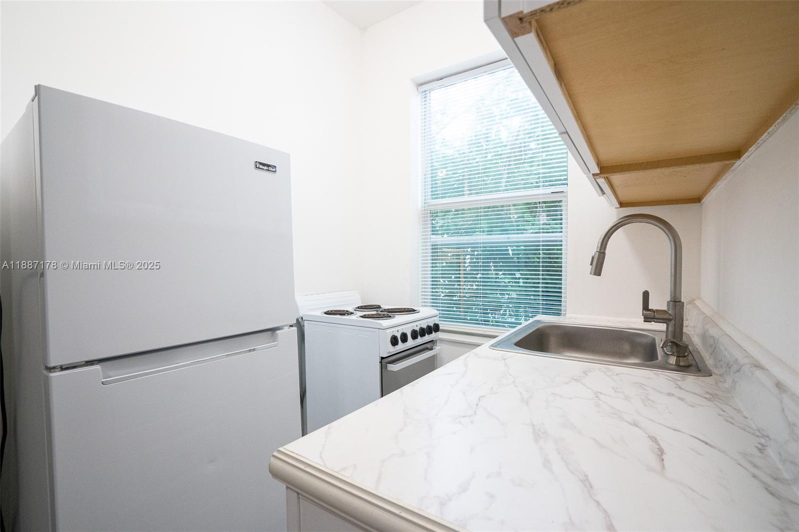  /   sq. ft. $ 2025-09-30 0 Photo