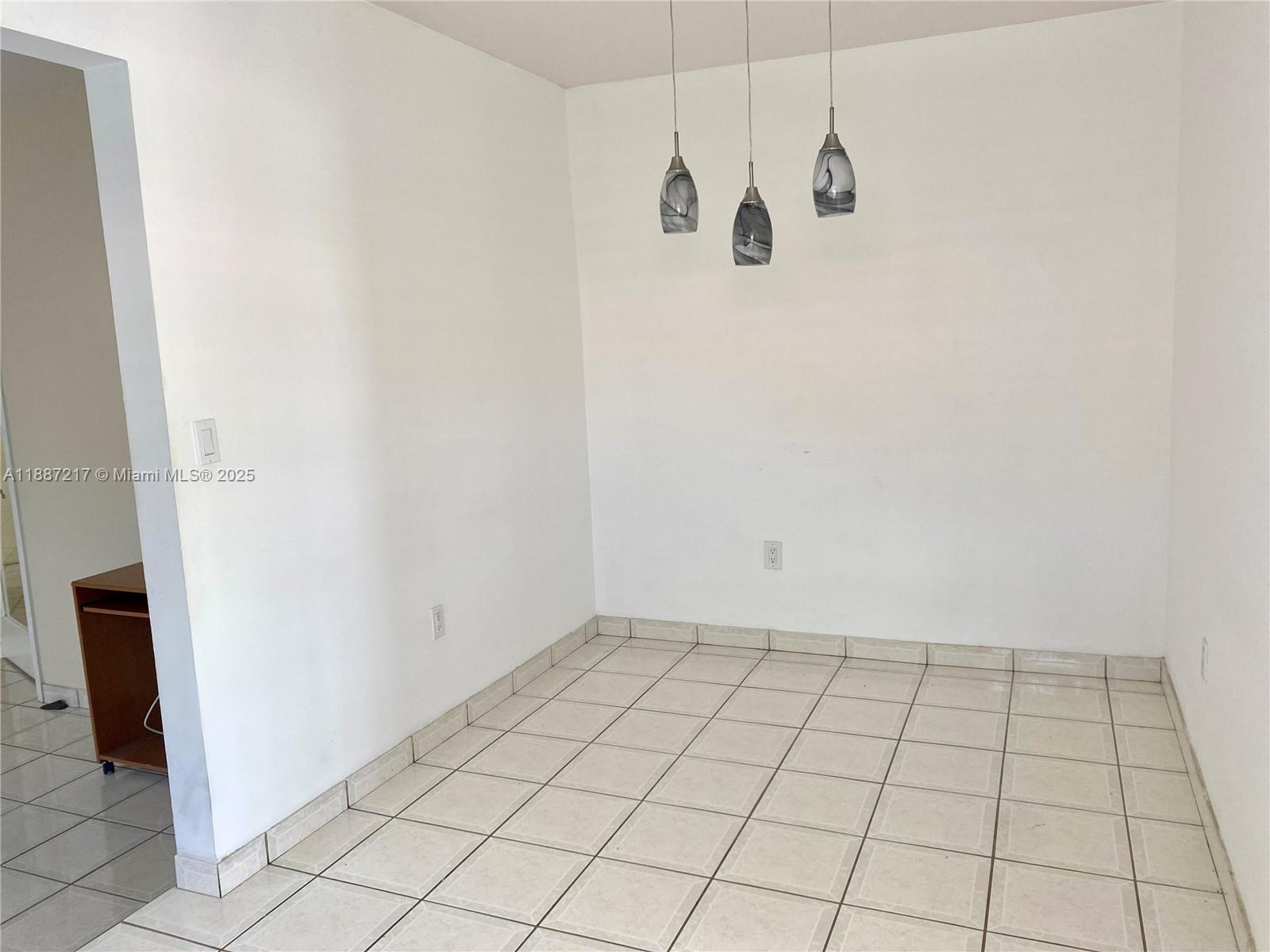   /  2876 sq. ft. $ 2025-09-30 0 Photo