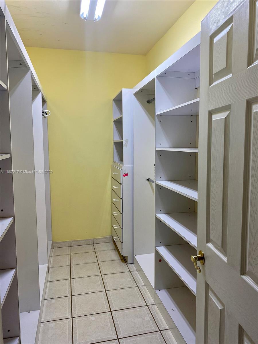   /  2876 sq. ft. $ 2025-09-30 0 Photo
