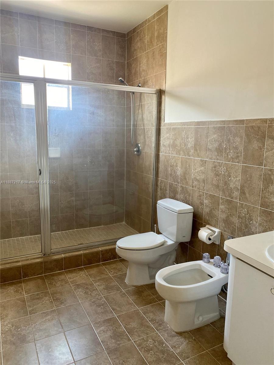   /  2876 sq. ft. $ 2025-09-30 0 Photo