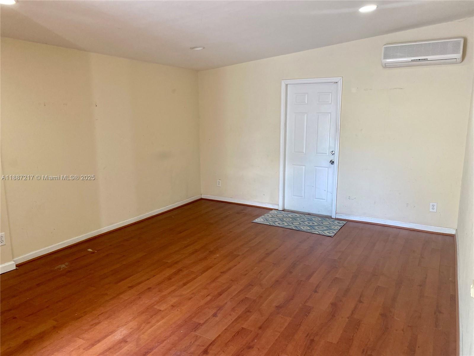   /  2876 sq. ft. $ 2025-09-30 0 Photo