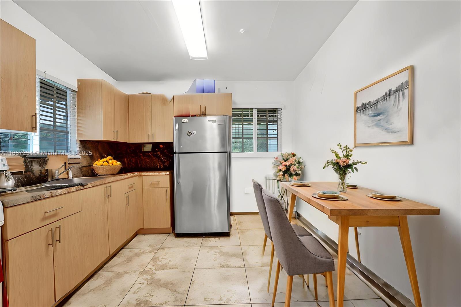   /  3032 sq. ft. $ 2025-09-30 0 Photo