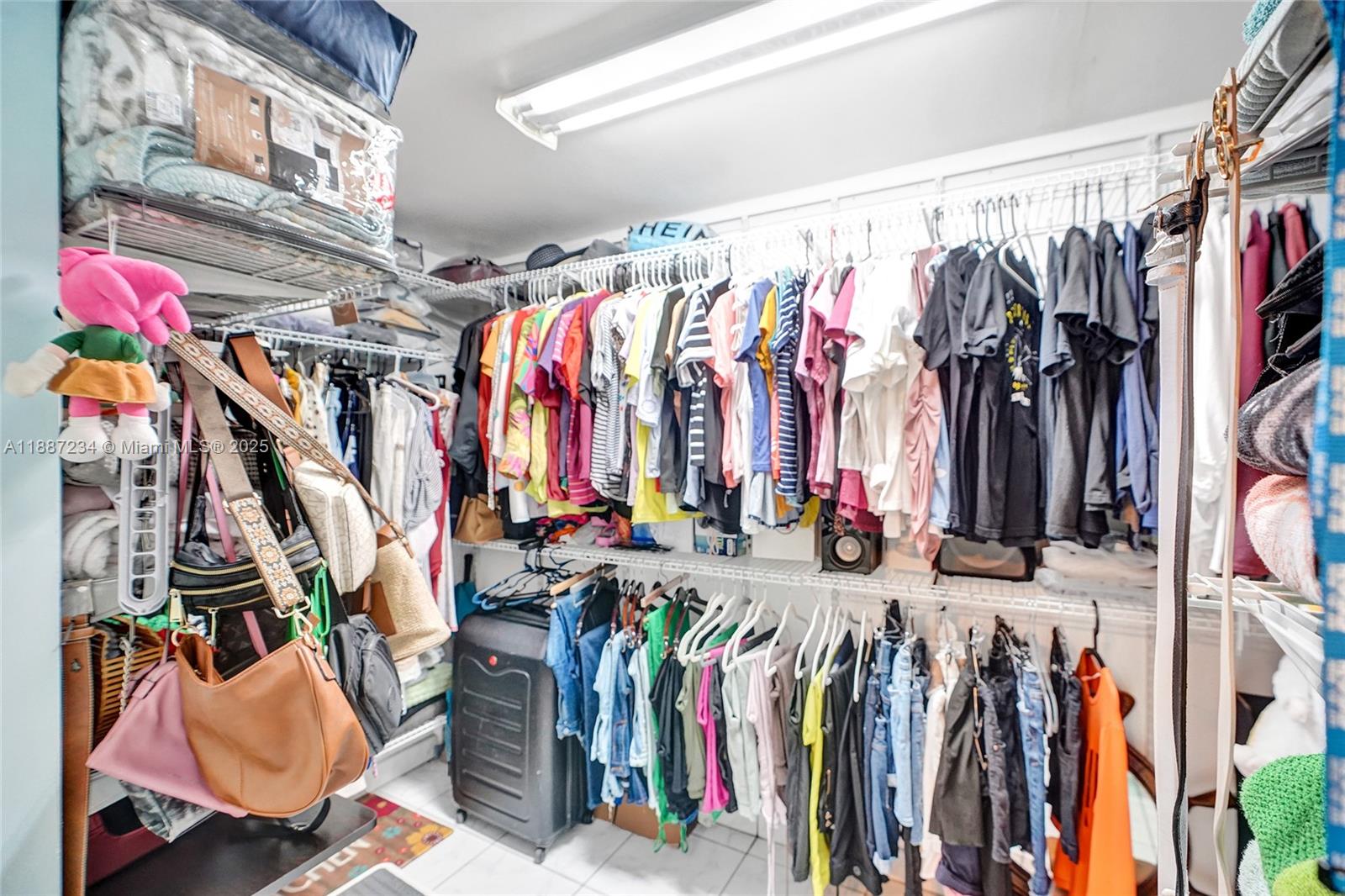   /  3032 sq. ft. $ 2025-09-30 0 Photo