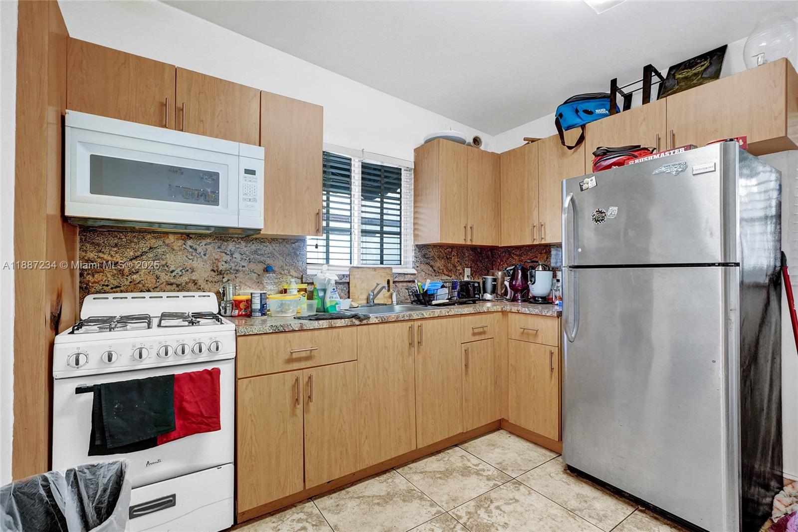   /  3032 sq. ft. $ 2025-09-30 0 Photo