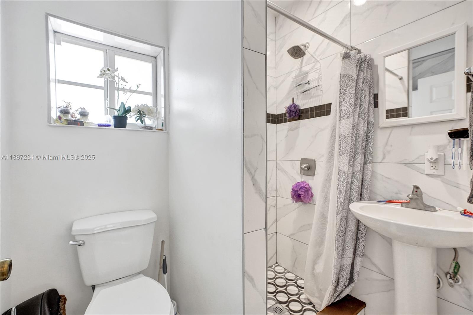   /  3032 sq. ft. $ 2025-09-30 0 Photo