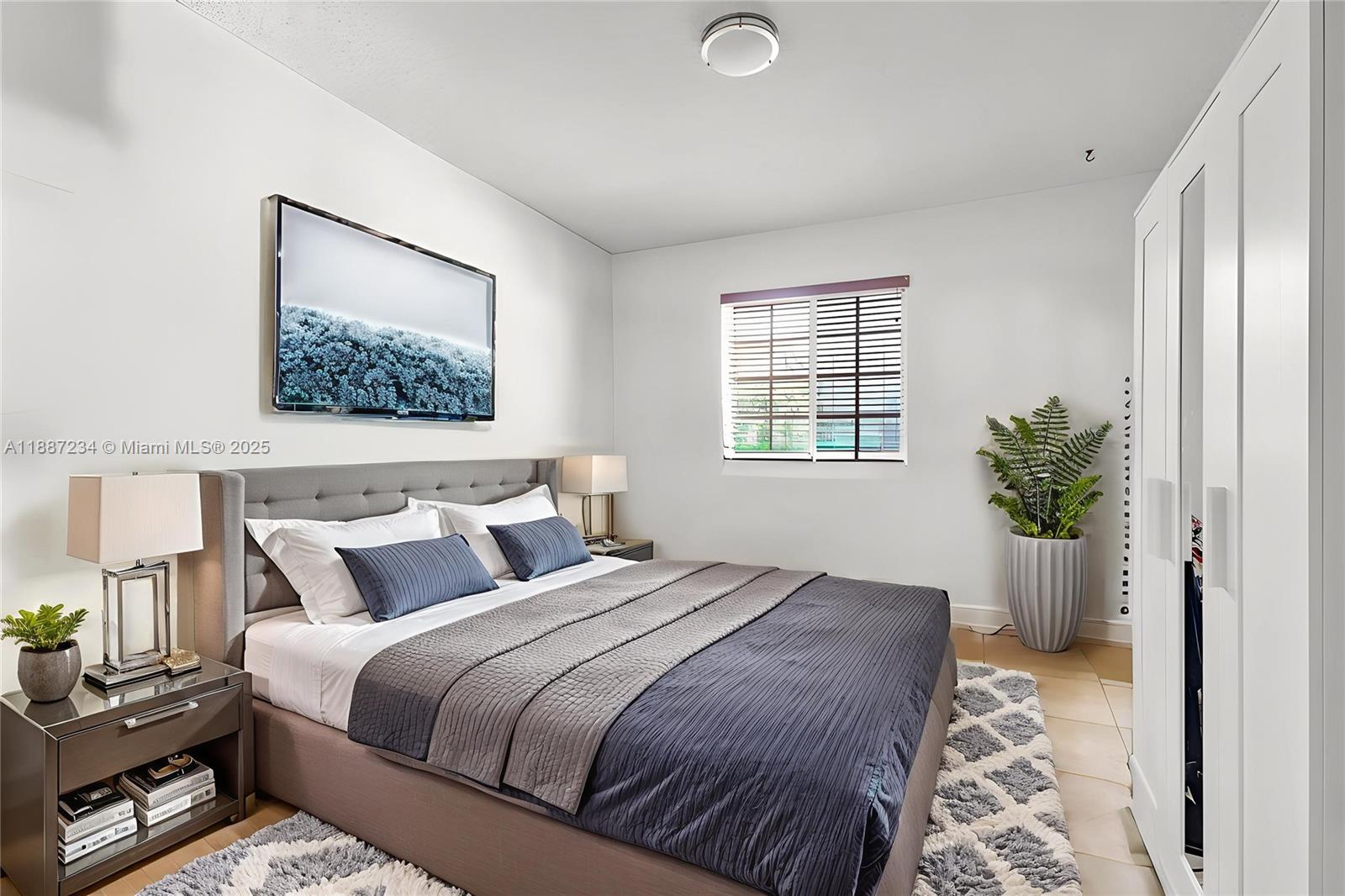   /  3032 sq. ft. $ 2025-09-30 0 Photo