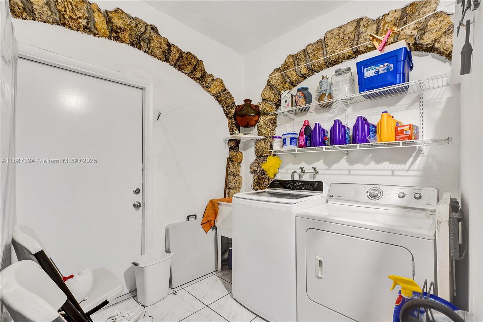   /  3032 sq. ft. $ 2025-09-30 0 Photo