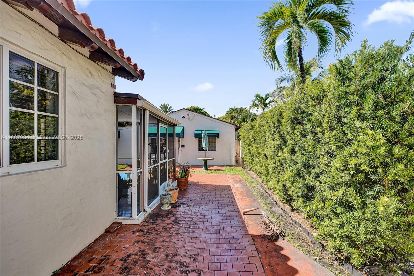   /  3032 sq. ft. $ 2025-09-30 0 Photo