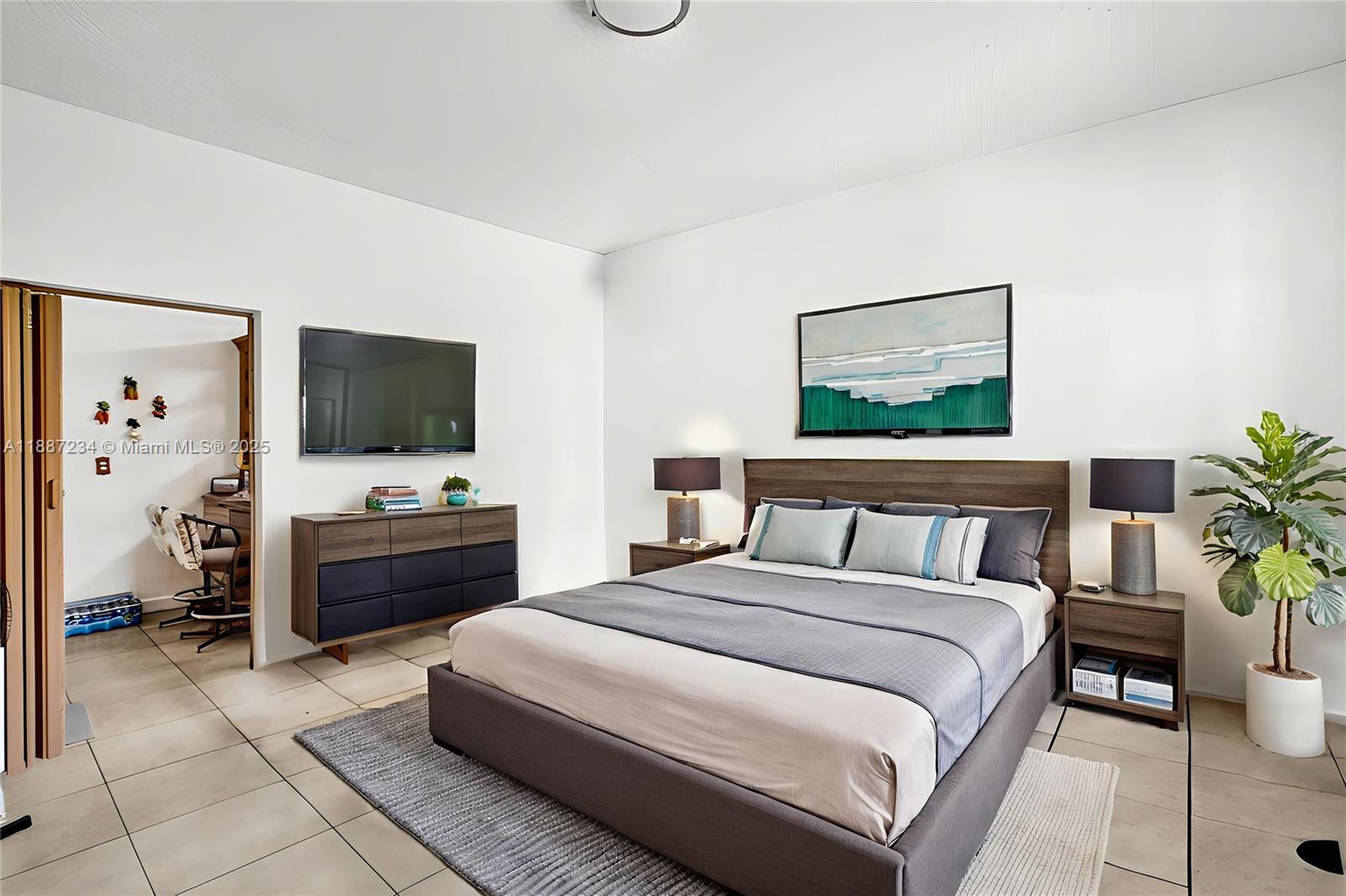   /  3032 sq. ft. $ 2025-09-30 0 Photo