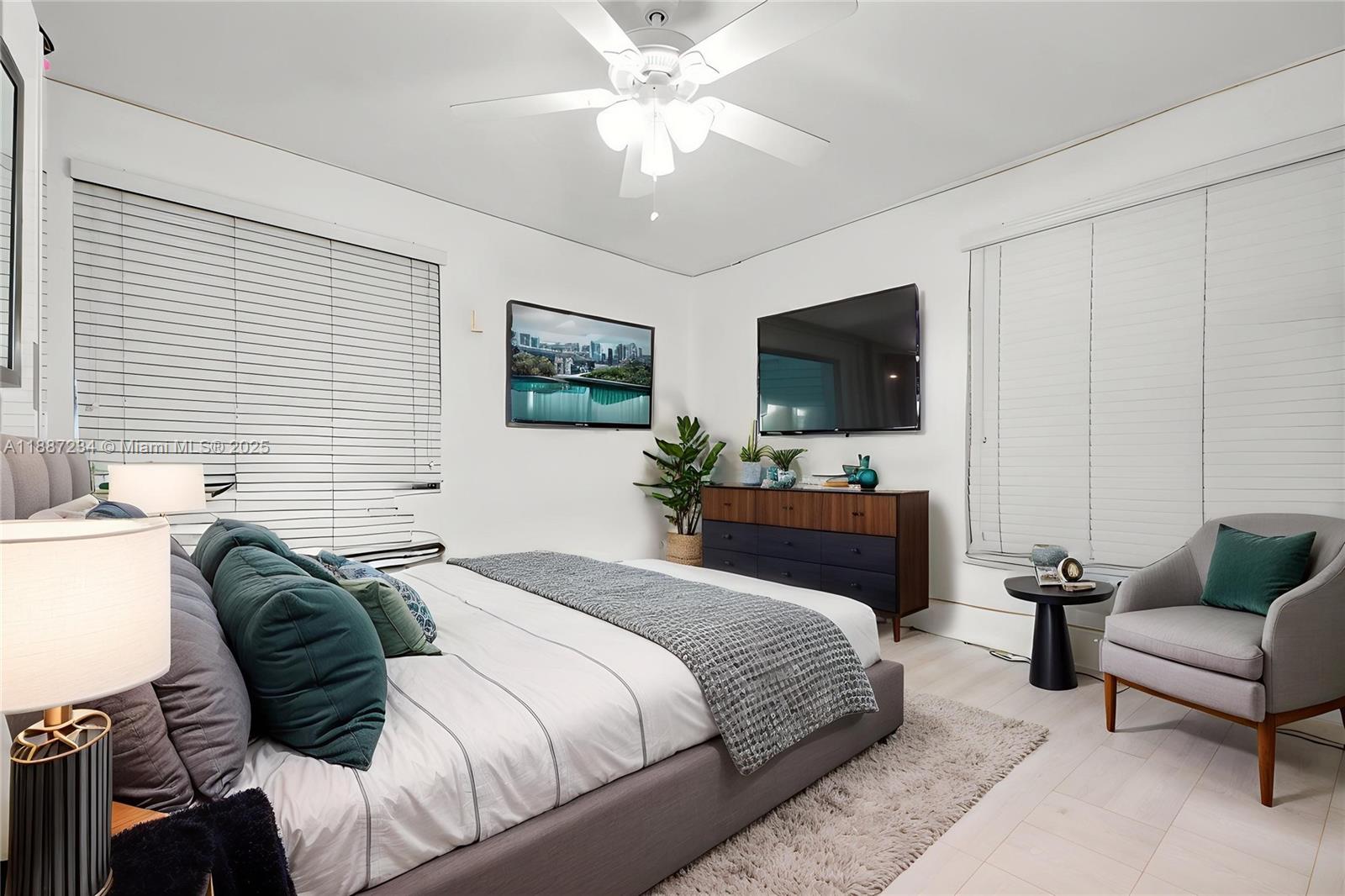   /  3032 sq. ft. $ 2025-09-30 0 Photo