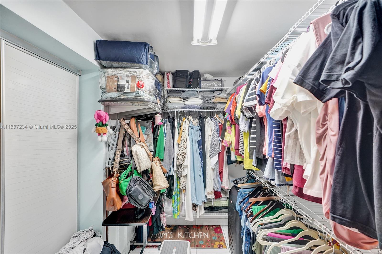   /  3032 sq. ft. $ 2025-09-30 0 Photo