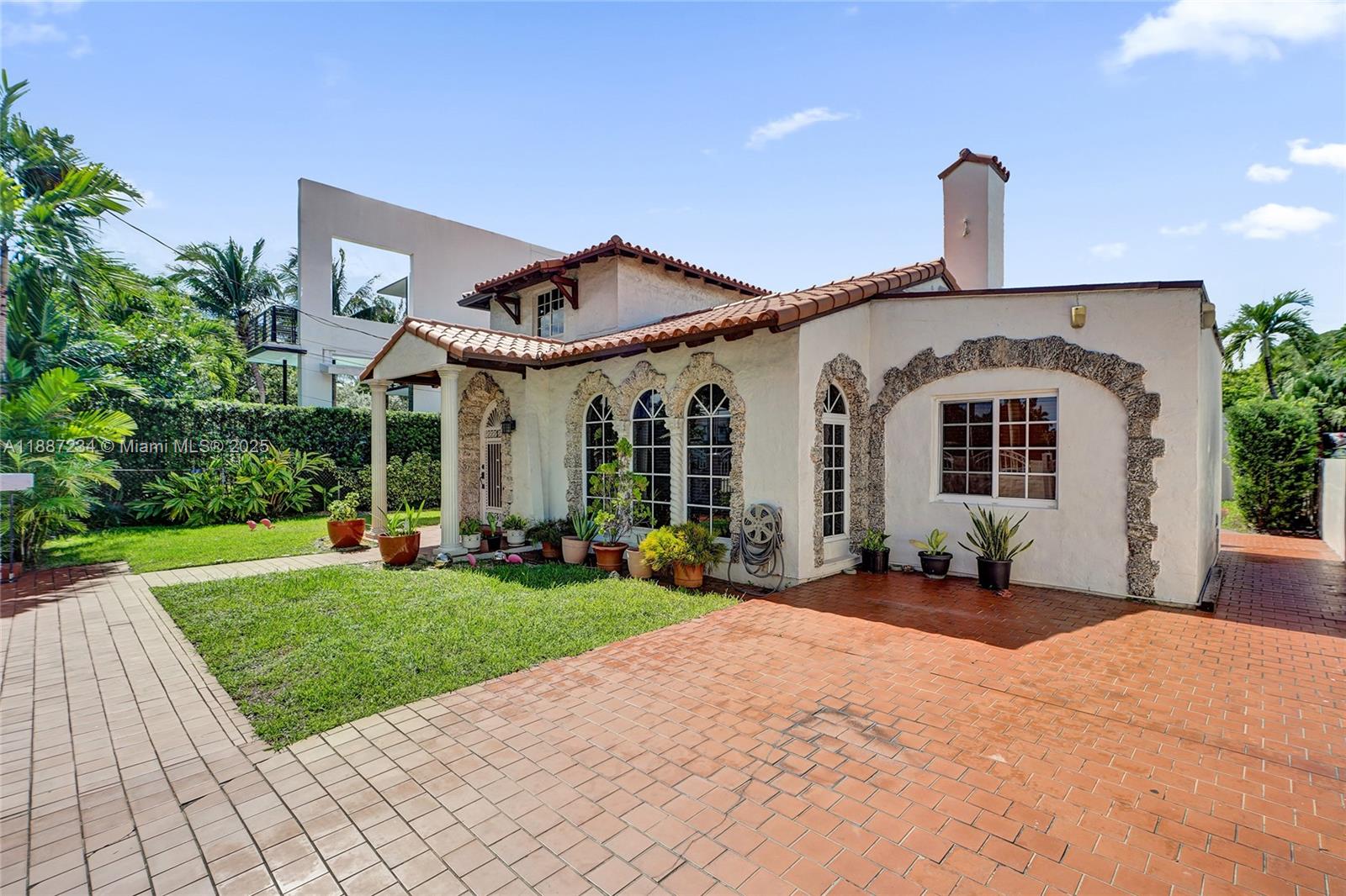   /  3032 sq. ft. $ 2025-09-30 0 Photo