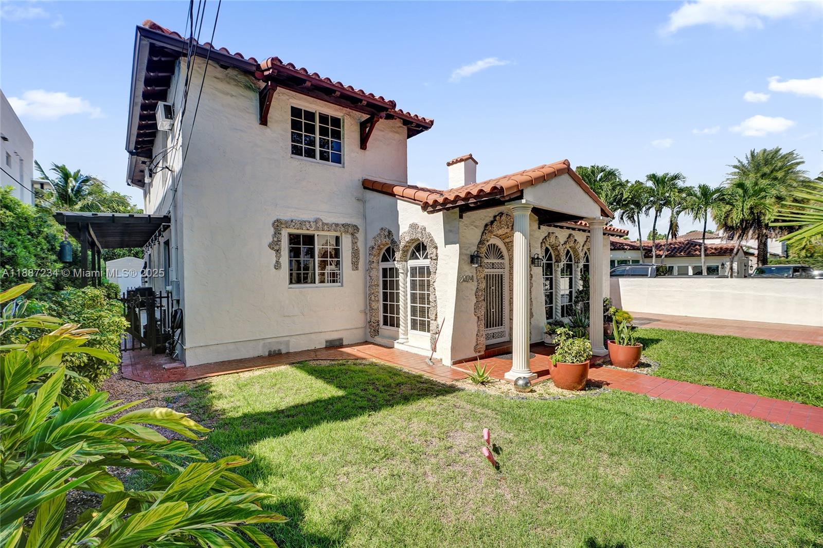   /  3032 sq. ft. $ 2025-09-30 0 Photo