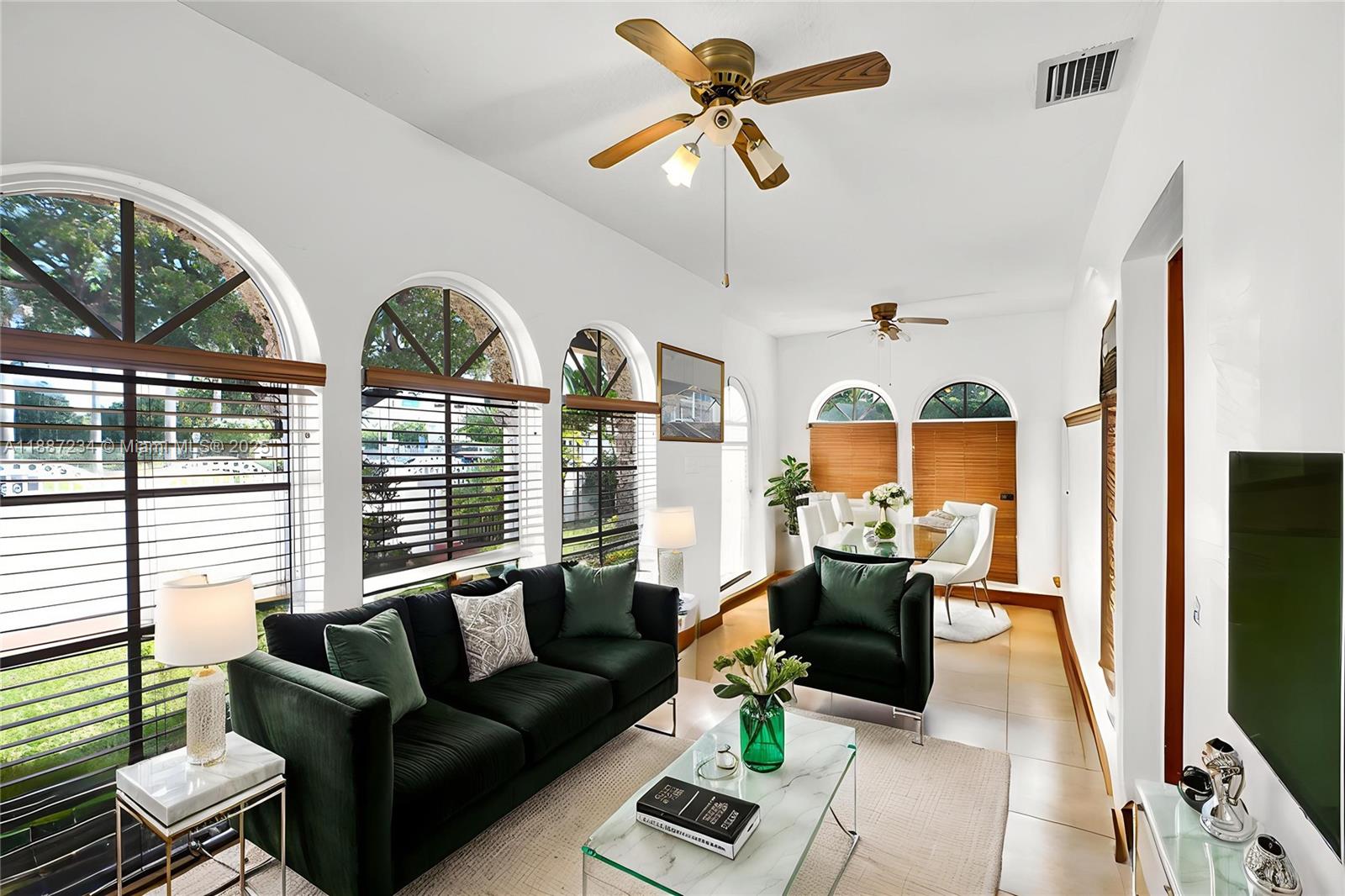   /  3032 sq. ft. $ 2025-09-30 0 Photo