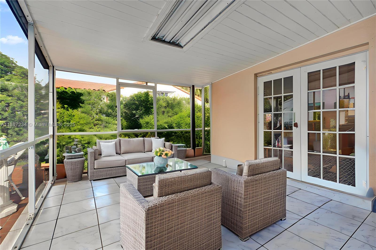   /  3032 sq. ft. $ 2025-09-30 0 Photo