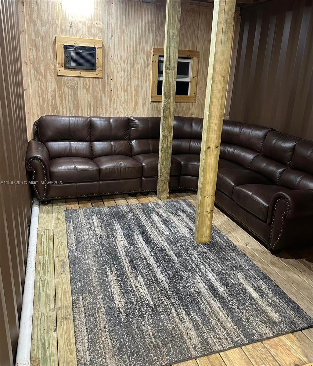   /   sq. ft. $ 2025-09-30 0 foto