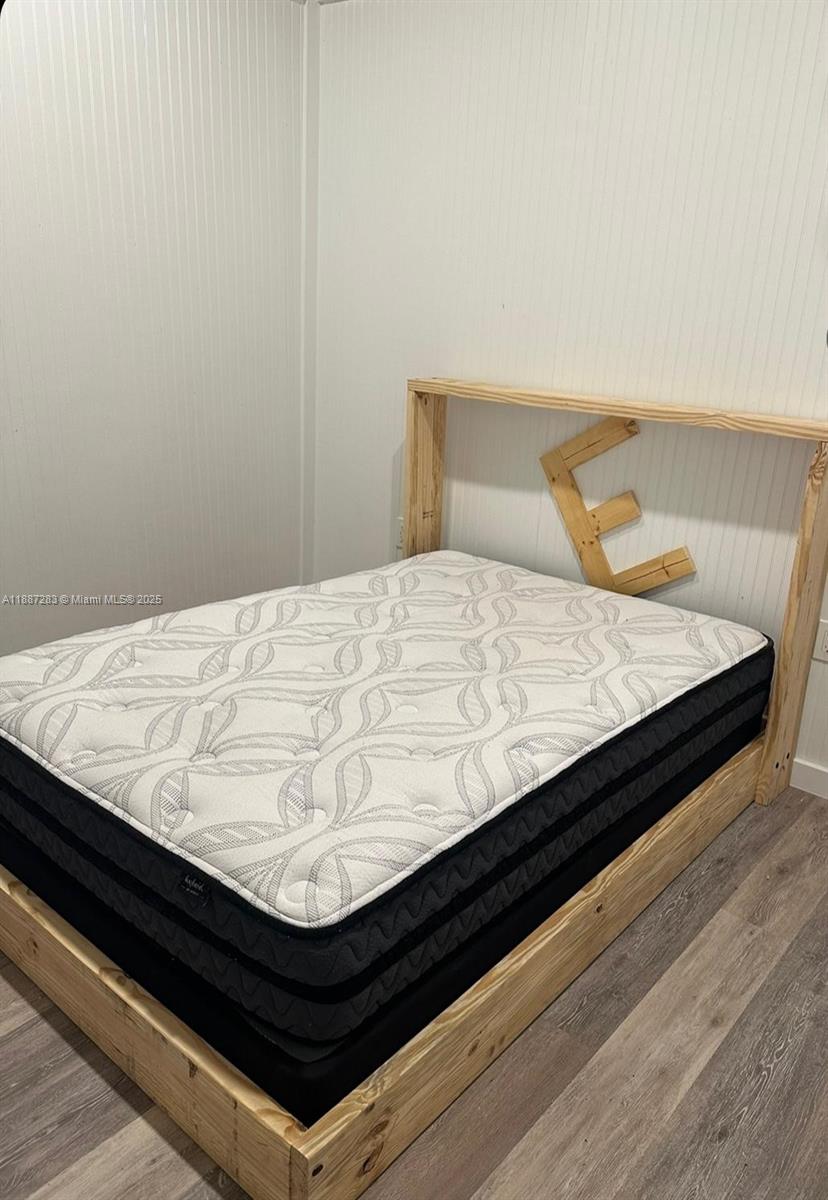   /   sq. ft. $ 2025-09-30 0 foto