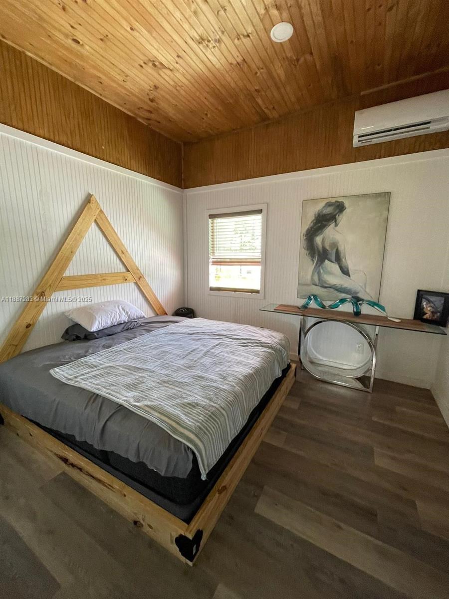   /   sq. ft. $ 2025-09-30 0 foto