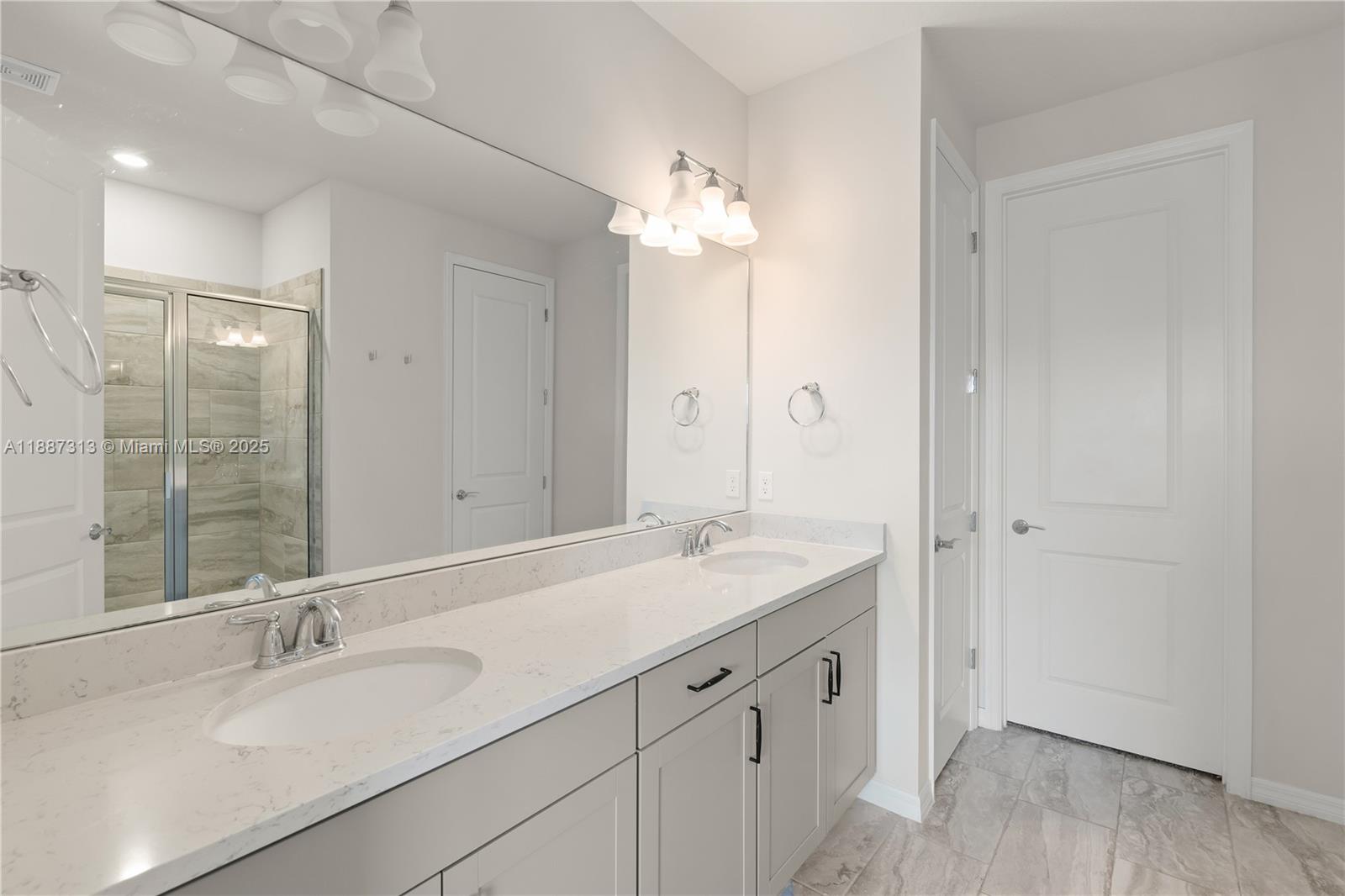 4955 3 / 3 1760 sq. ft. $ 2025-09-30 0 Photo
