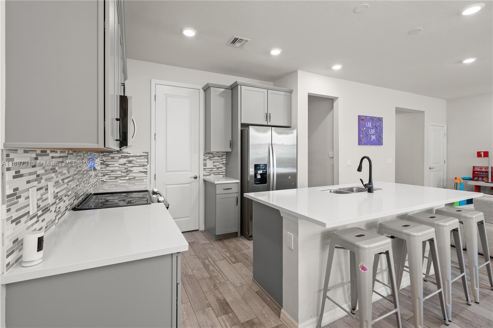 4955 3 / 3 1760 sq. ft. $ 2025-09-30 0 Photo