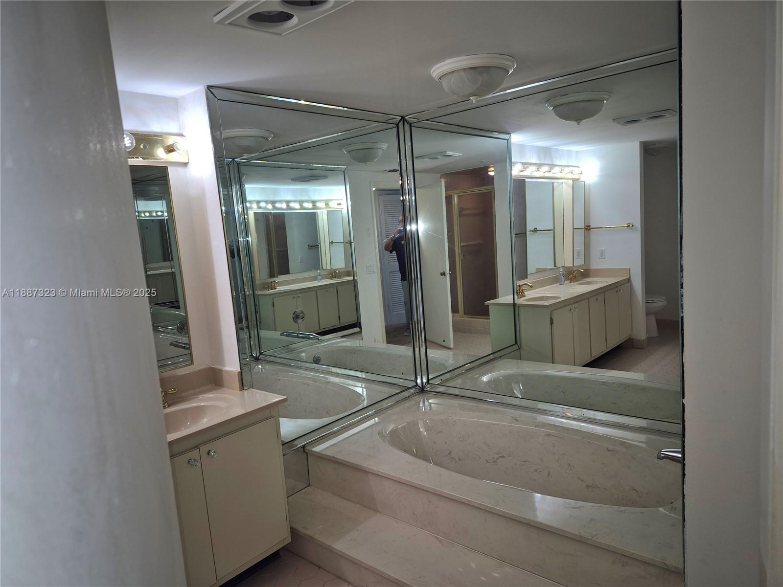 602-4 3 / 3 2200 sq. ft. $ 2025-09-30 0 Photo