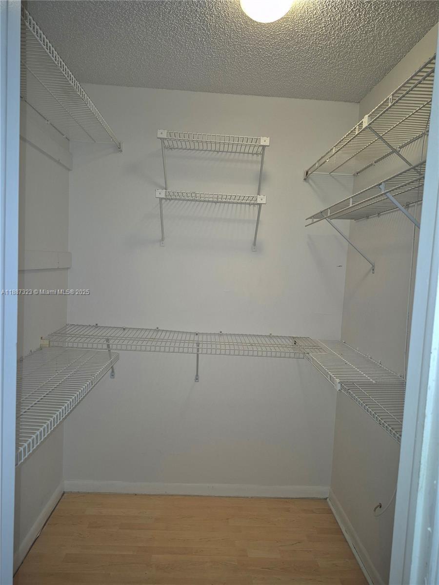 602-4 3 / 3 2200 sq. ft. $ 2025-09-30 0 Photo