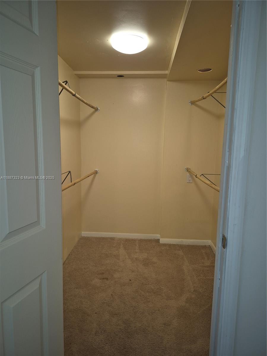 602-4 3 / 3 2200 sq. ft. $ 2025-09-30 0 Photo