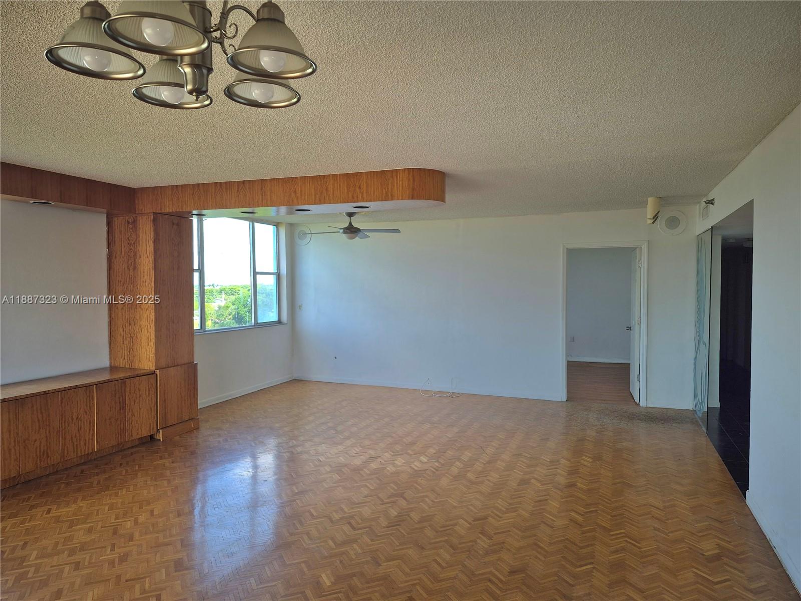 602-4 3 / 3 2200 sq. ft. $ 2025-09-30 0 Photo