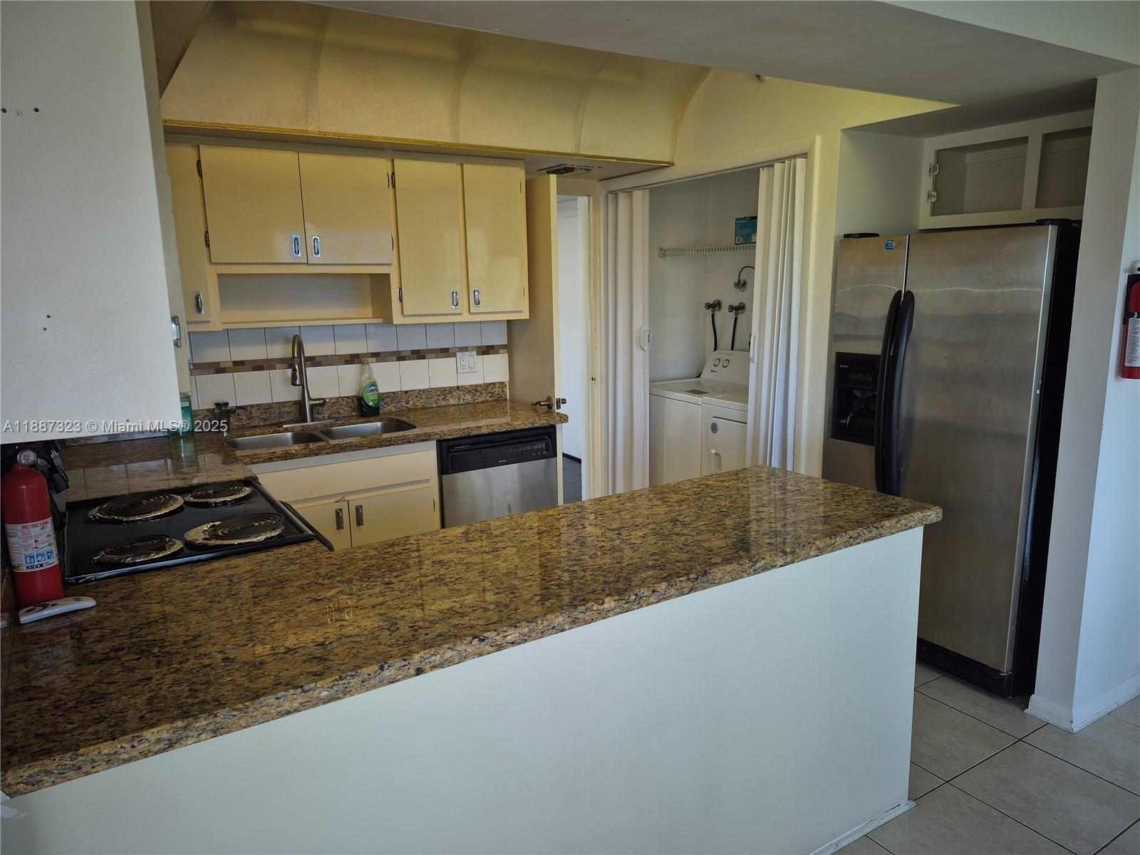 602-4 3 / 3 2200 sq. ft. $ 2025-09-30 0 Photo
