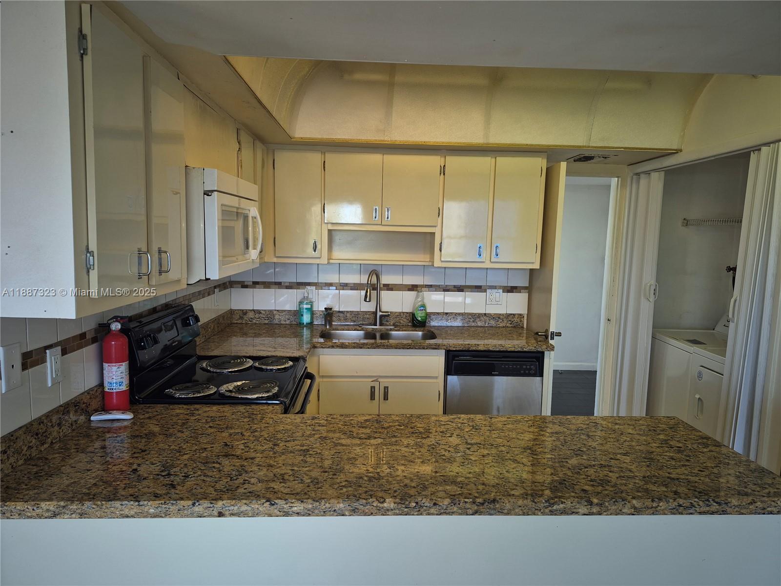 602-4 3 / 3 2200 sq. ft. $ 2025-09-30 0 Photo