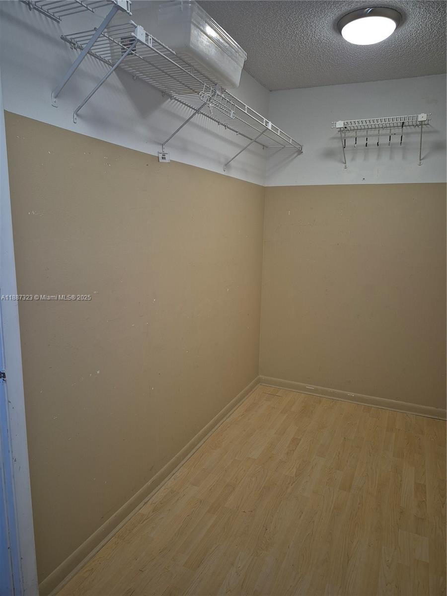 602-4 3 / 3 2200 sq. ft. $ 2025-09-30 0 Photo