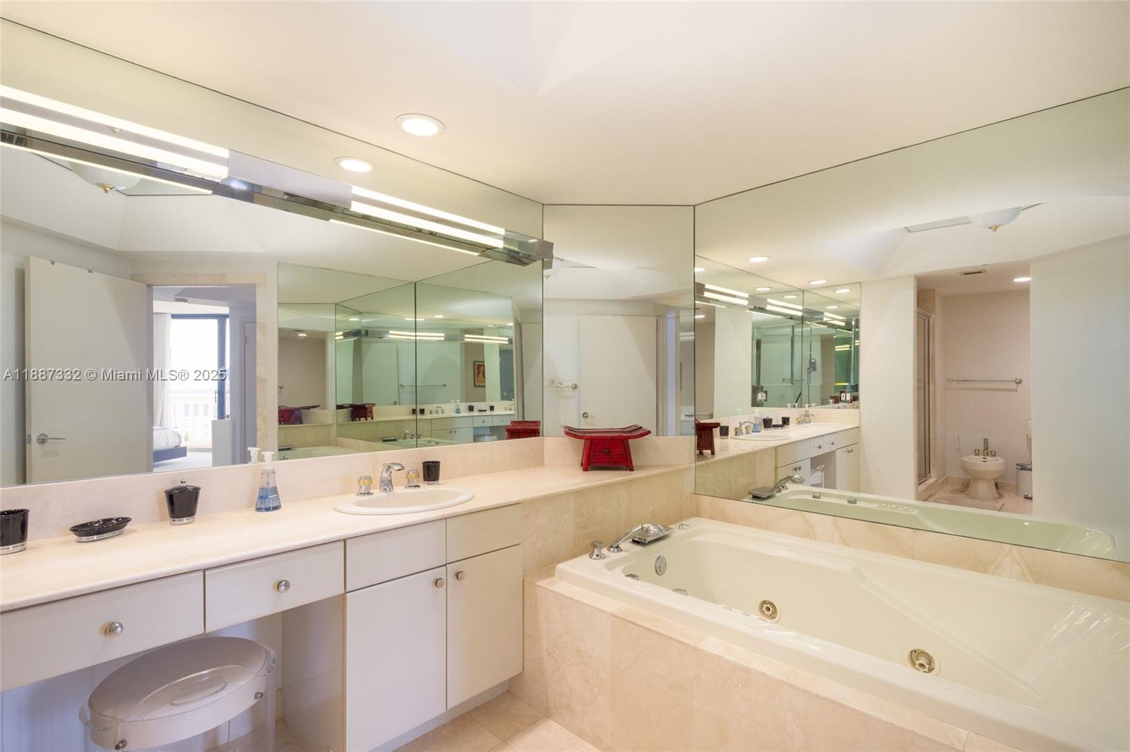 1002 2 / 3 1890 sq. ft. $ 2025-09-30 0 Photo