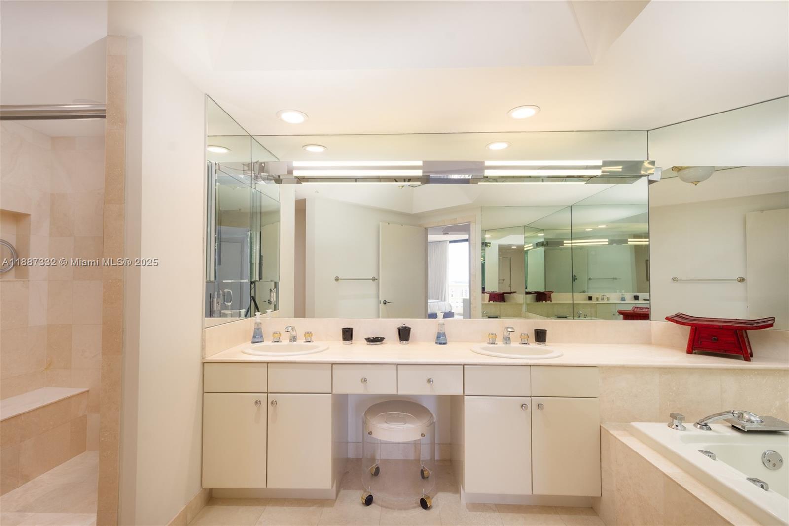 1002 2 / 3 1890 sq. ft. $ 2025-09-30 0 Photo