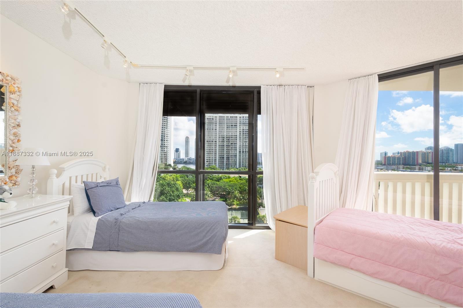 1002 2 / 3 1890 sq. ft. $ 2025-09-30 0 Photo