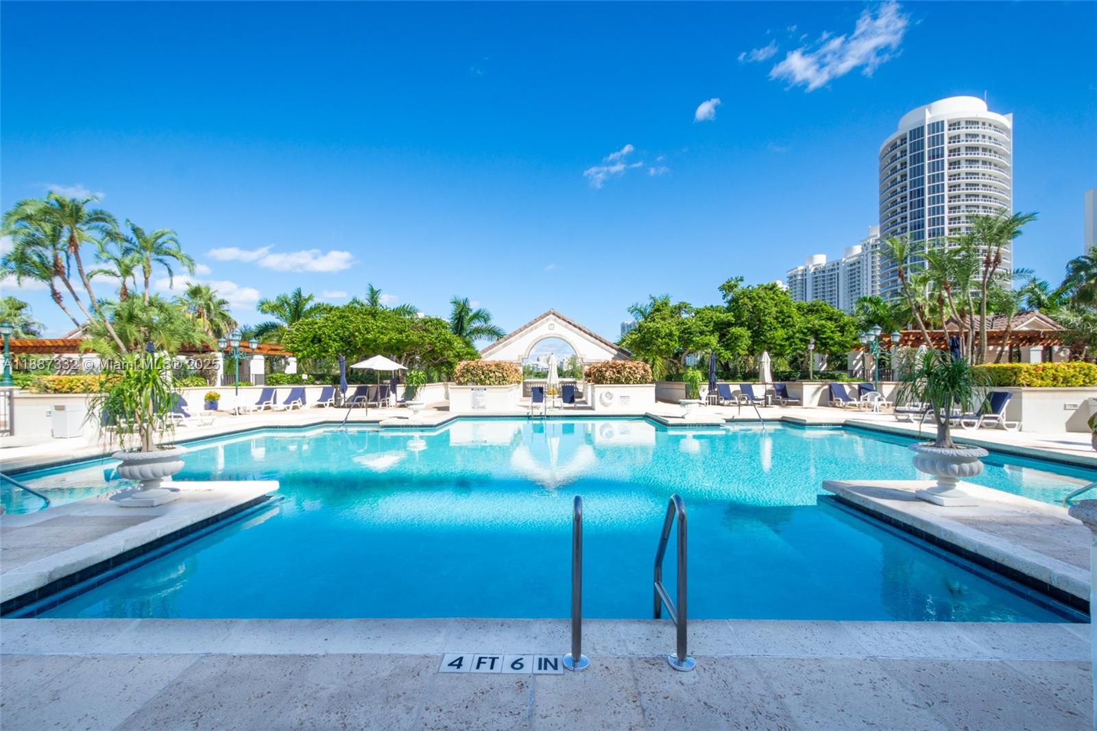 See details 1002 2 / 3 1890 sq. ft. $ 2025-09-30 0 Photo