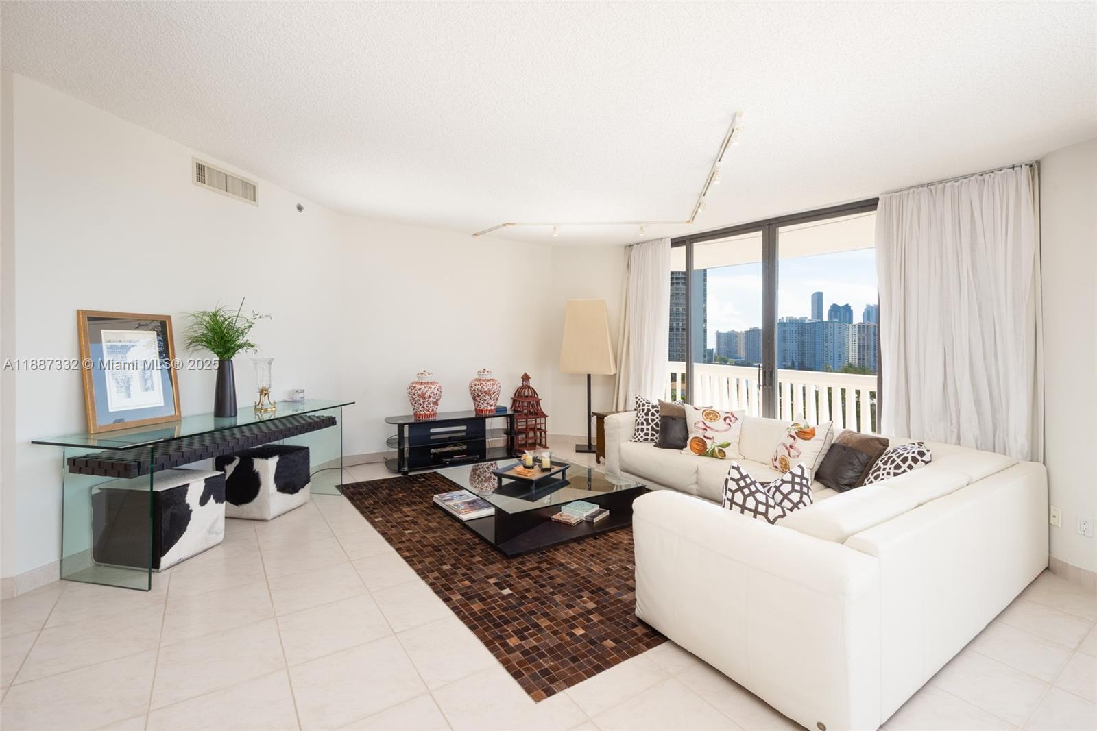 1002 2 / 3 1890 sq. ft. $ 2025-09-30 0 Photo