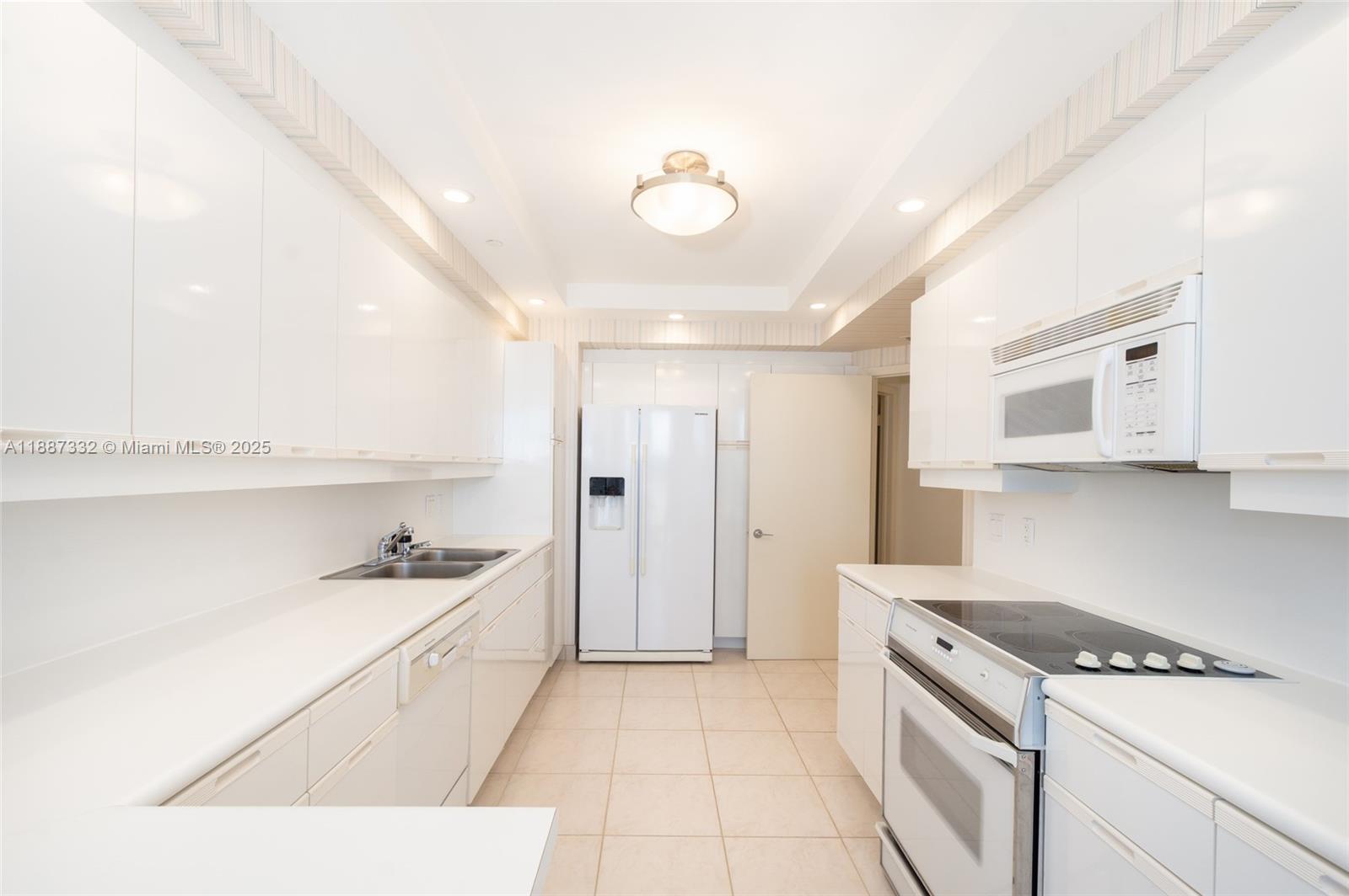 1002 2 / 3 1890 sq. ft. $ 2025-09-30 0 Photo