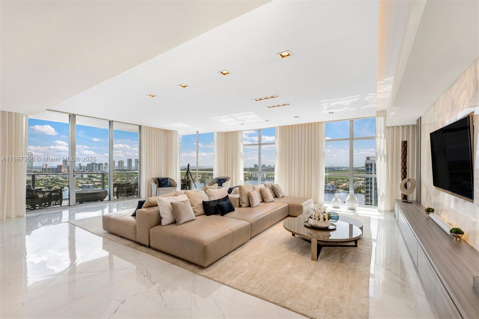 Photo of 17301 Biscayne Blvd #PH-7, North Miami Beach, Florida, 33160 -