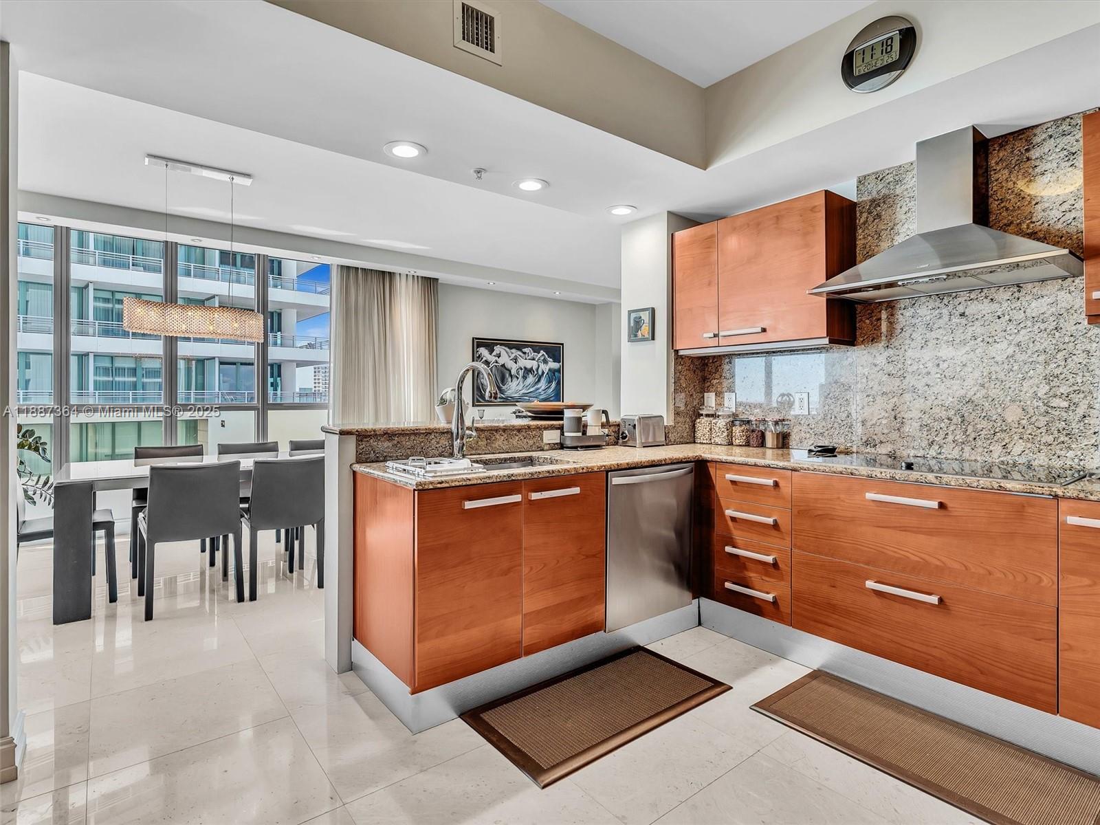 Photo of 3535 Ocean Dr  #905, Hollywood, Florida, 33019 - 