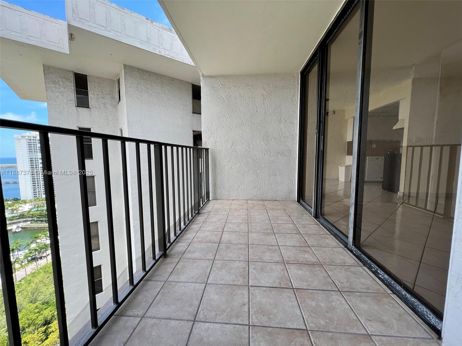 Photo of 18181 31 CT  #2705, Aventura, Florida, 33160 - 