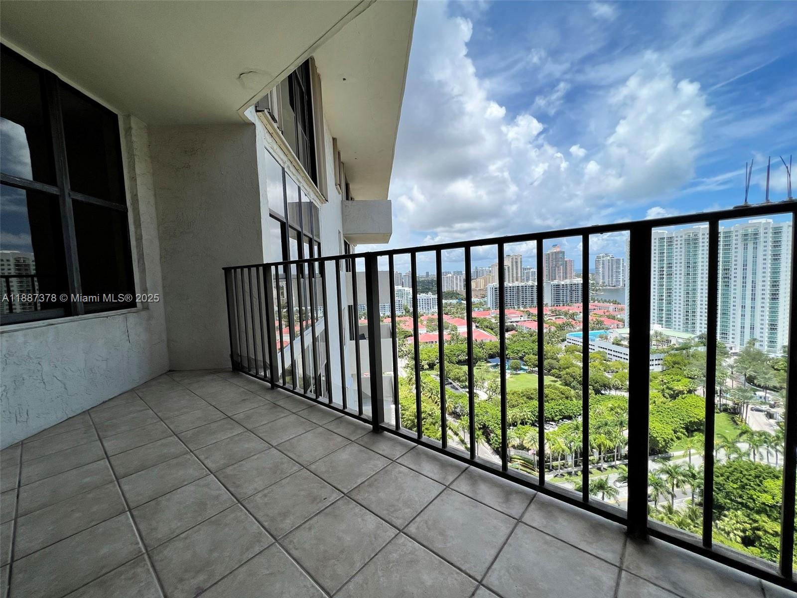 Photo of 18181 31 CT  #2705, Aventura, Florida, 33160 - 