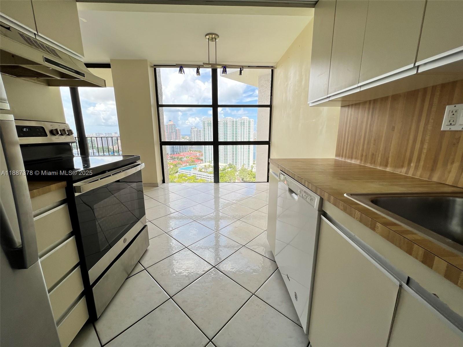 Photo of 18181 31 CT  #2705, Aventura, Florida, 33160 - 